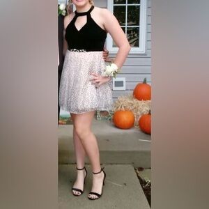 Beautiful mini dress.